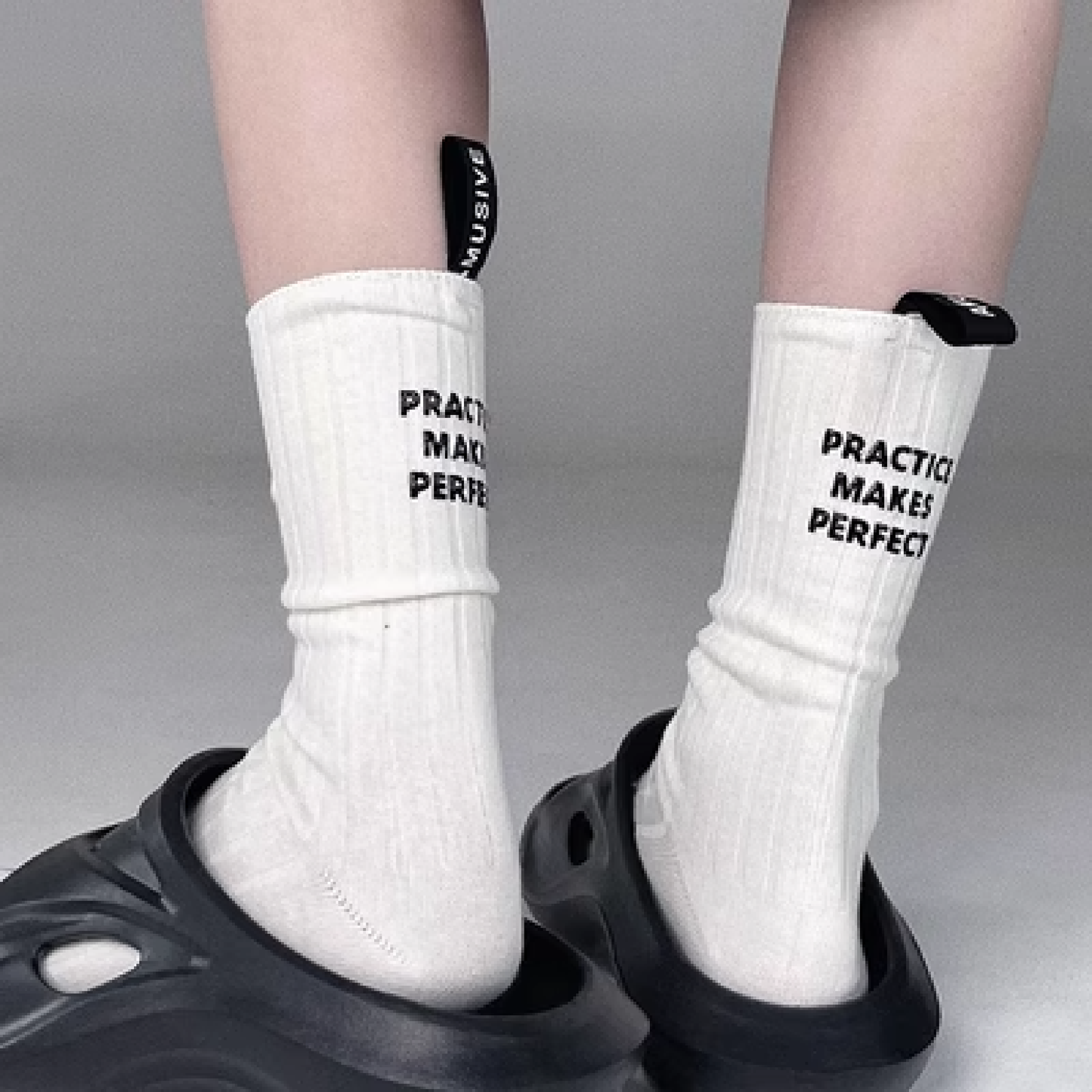 heel label letter socks