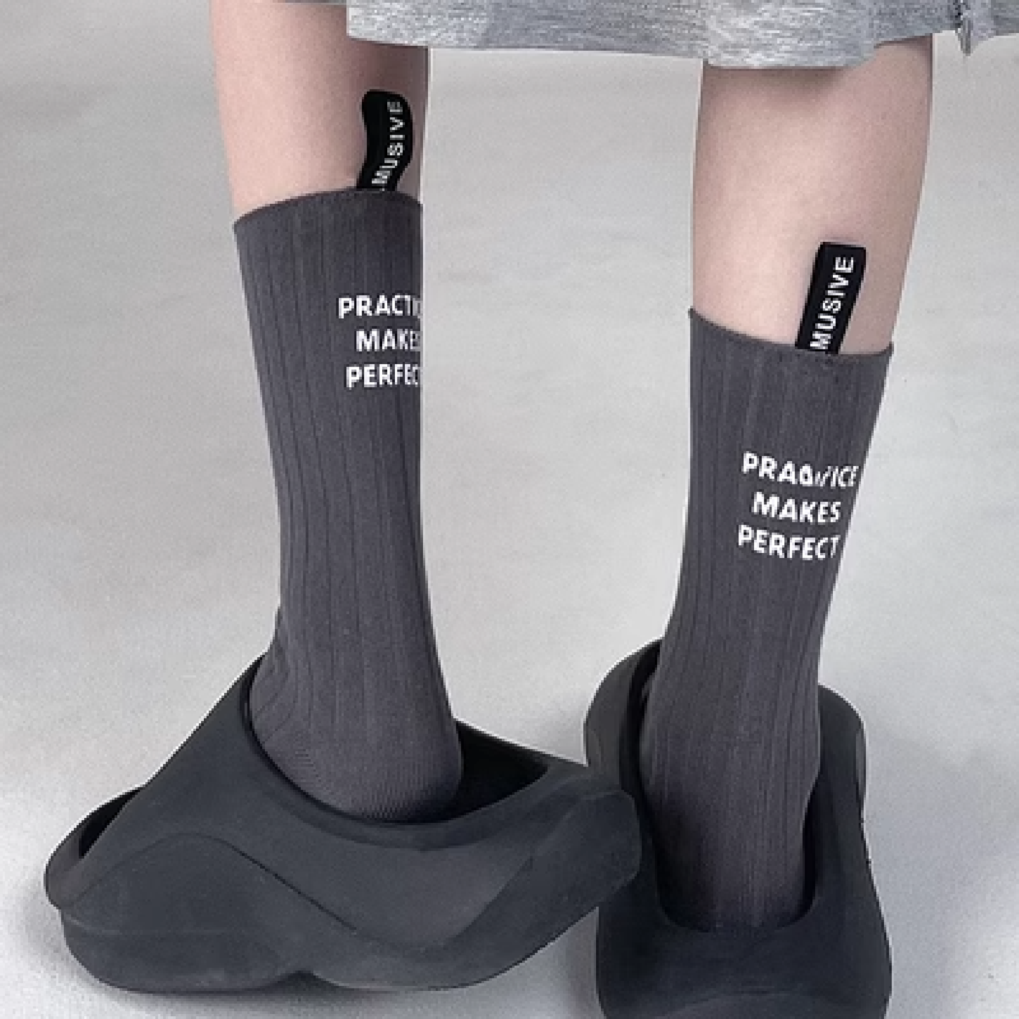 heel label letter socks