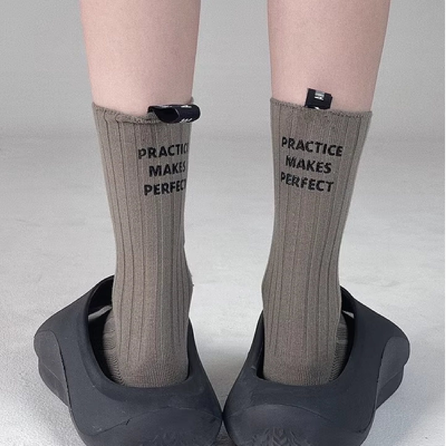 heel label letter socks