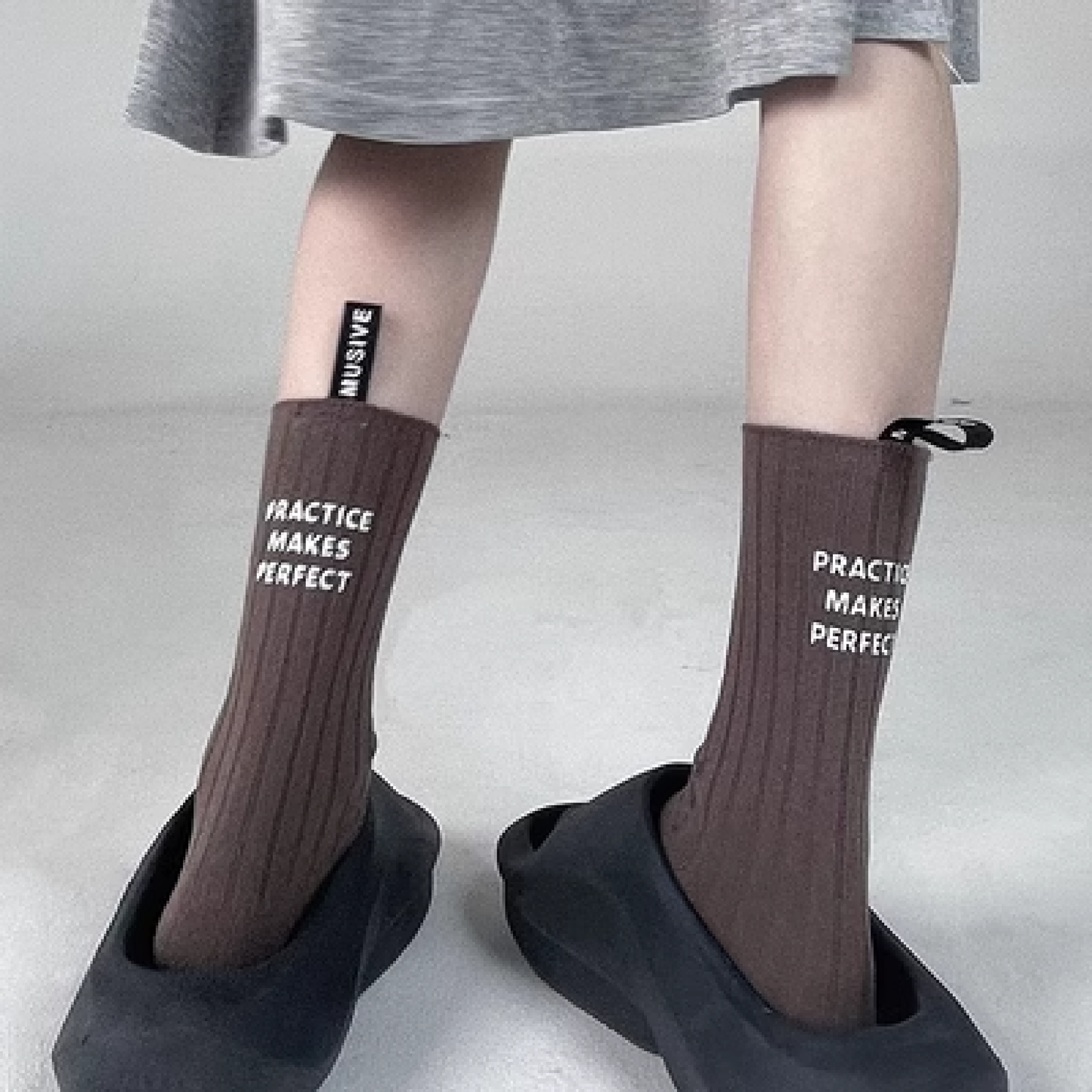 heel label letter socks