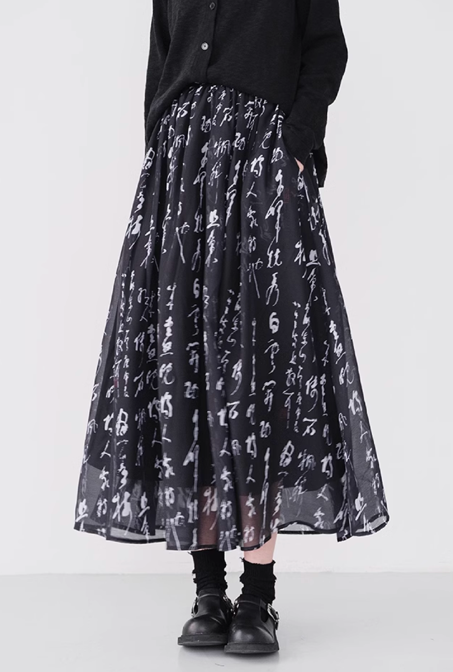 “KANJI”print see-through skirt