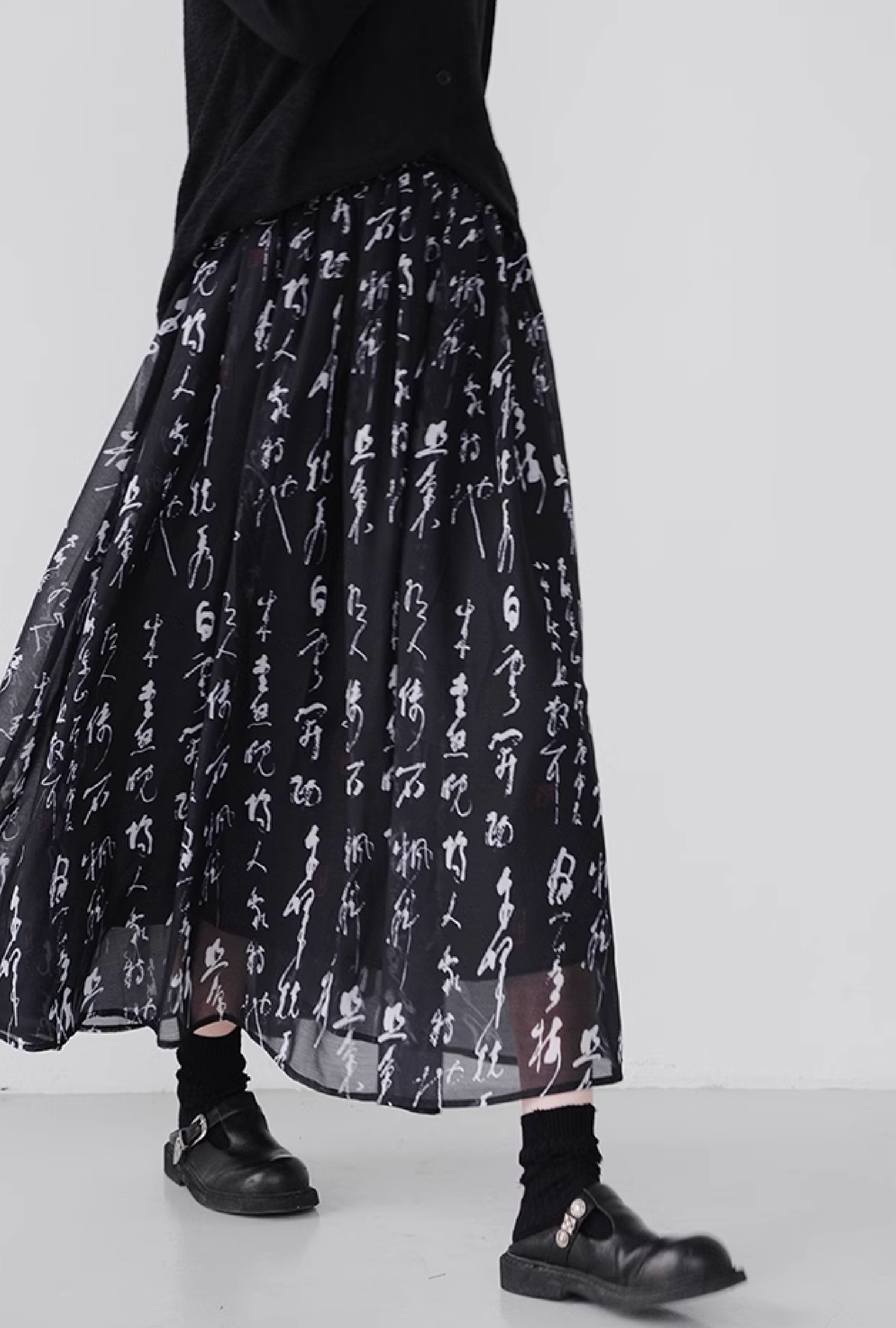 “KANJI”print see-through skirt