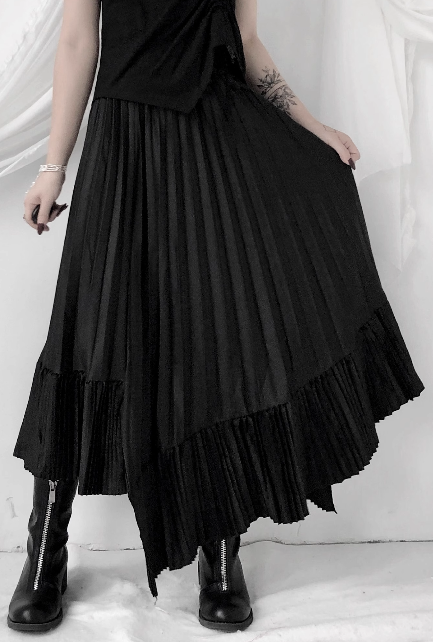 asymmetry pleats skirt