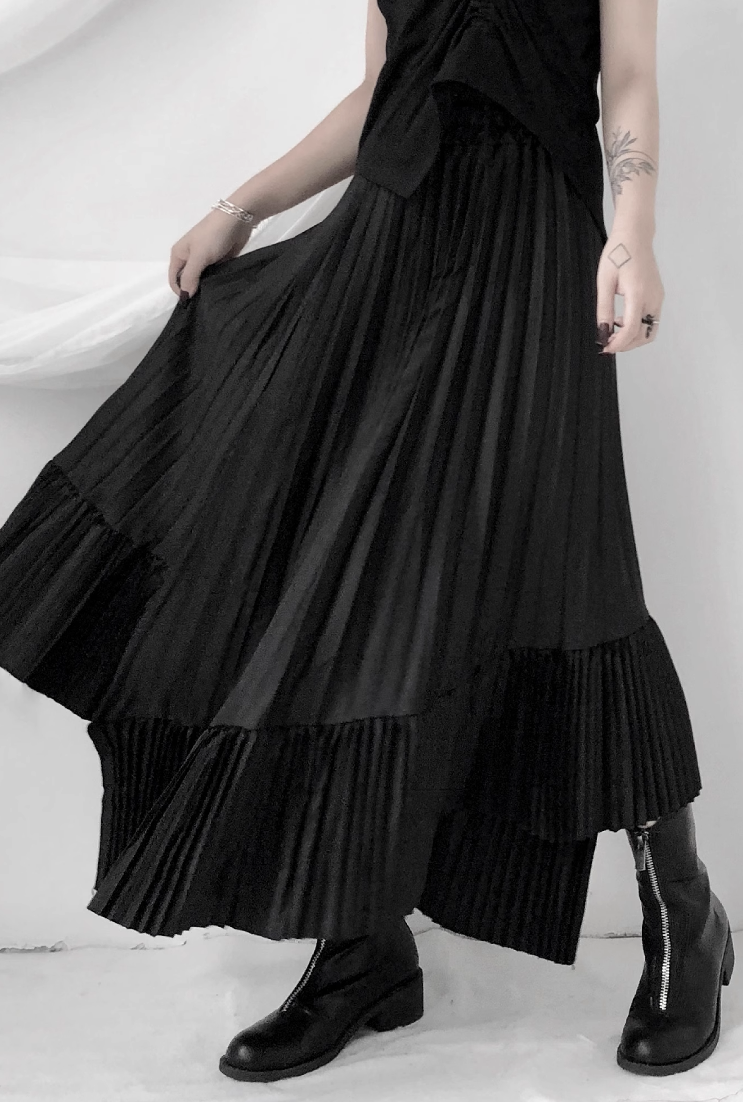 asymmetry pleats skirt