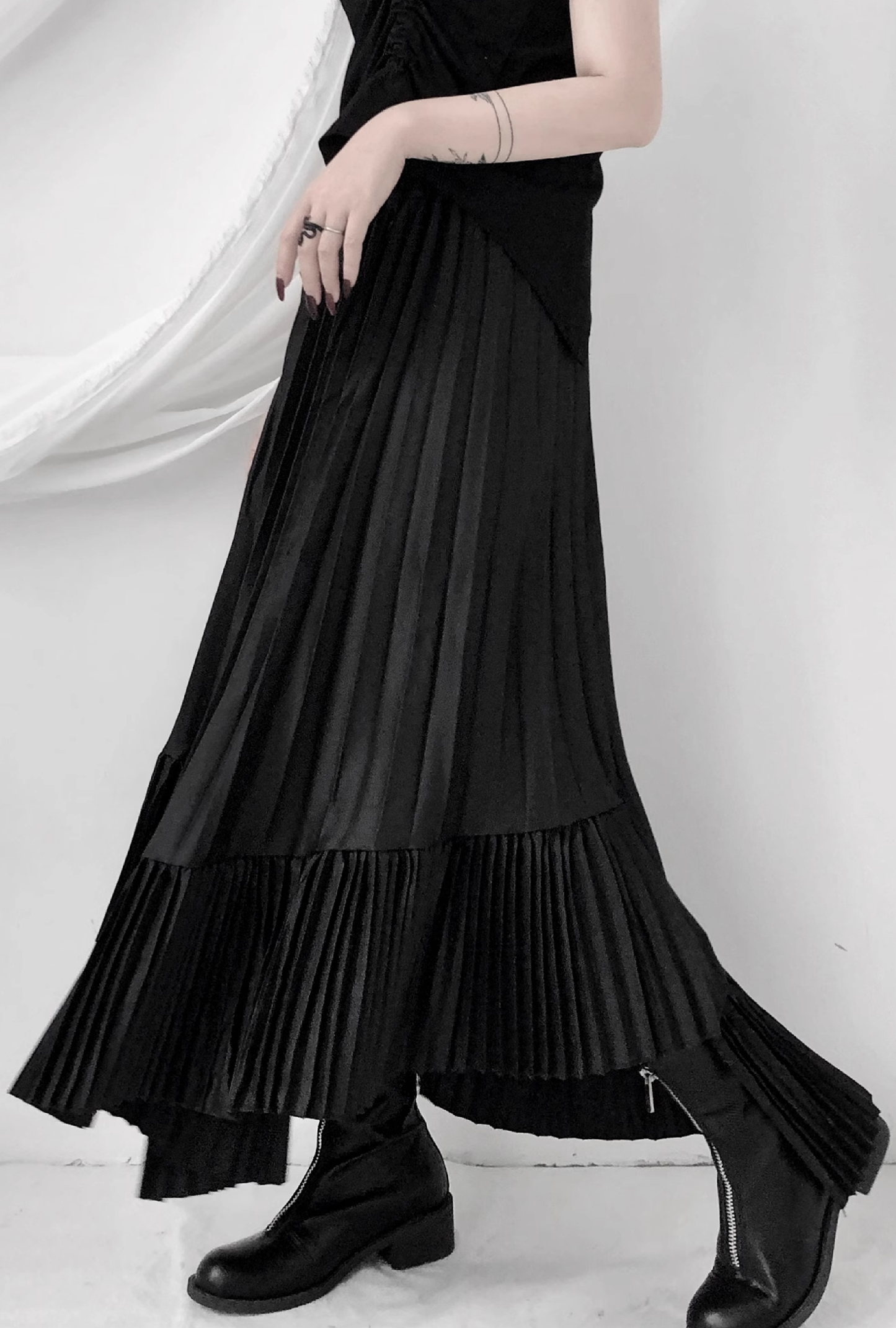 asymmetry pleats skirt