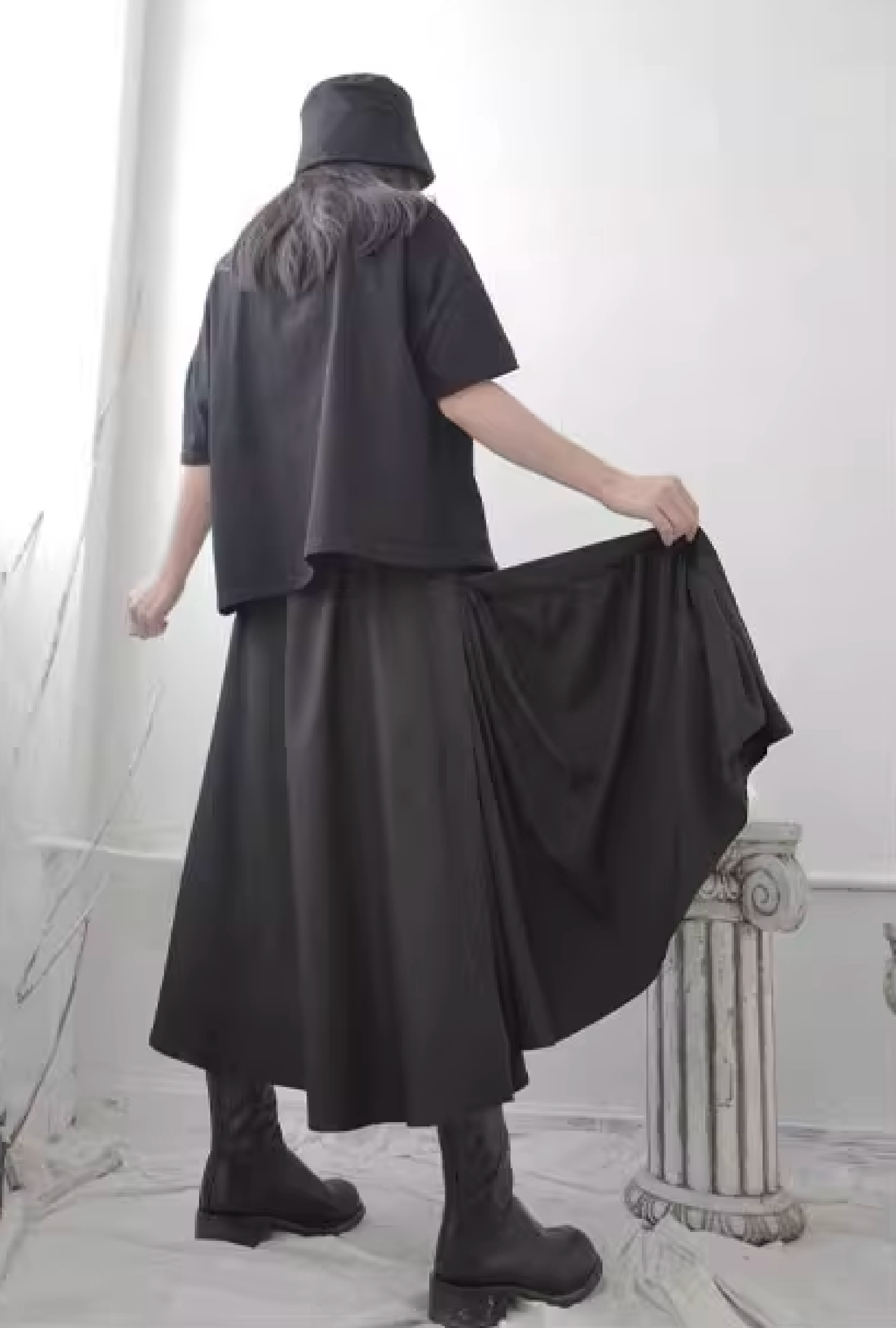 slit and pleats inside skirt