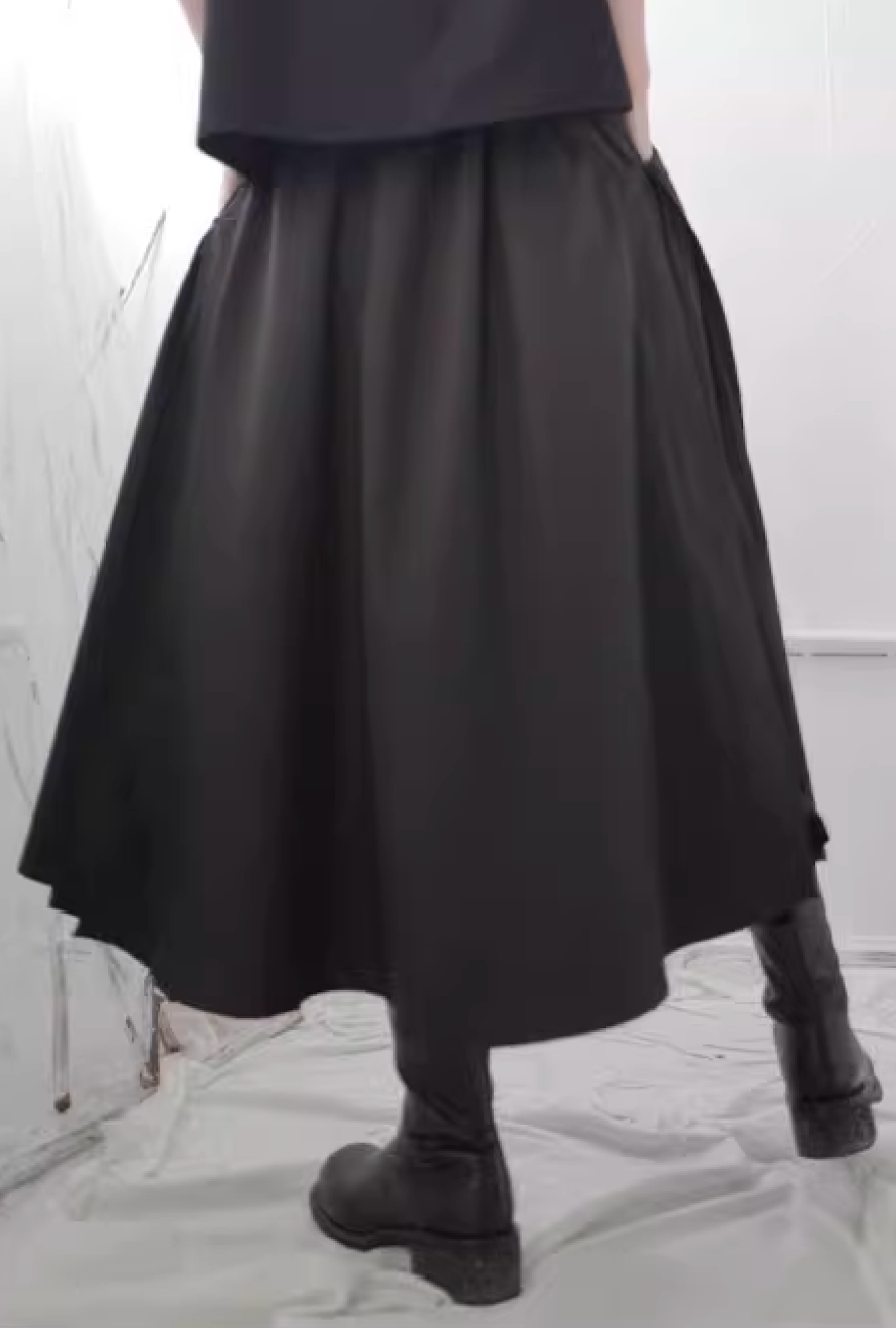 slit and pleats inside skirt